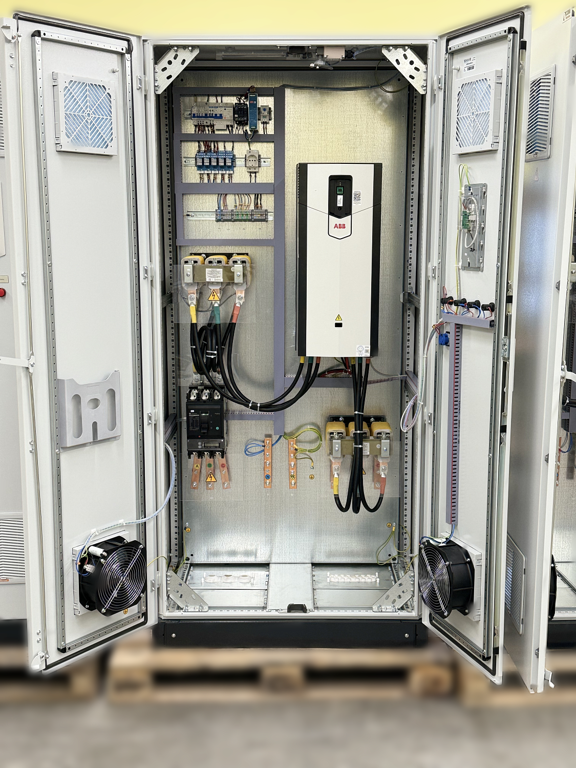 Шкафы управления насосами на базе ПЧ АВВ серий ACS880 и ACS580